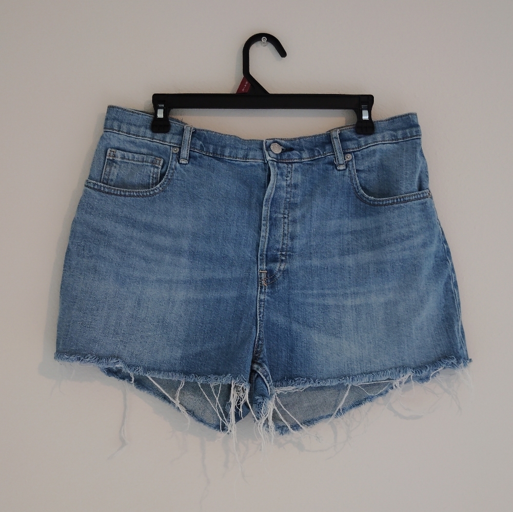 Everlane Mid Rise Shorts - Picture 2 of 5